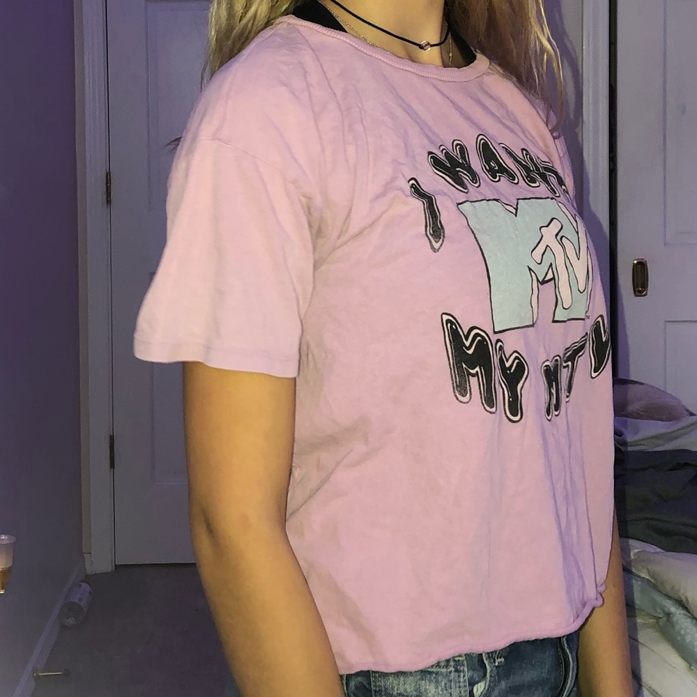 American Eagle “I want my MTV” graphic tee